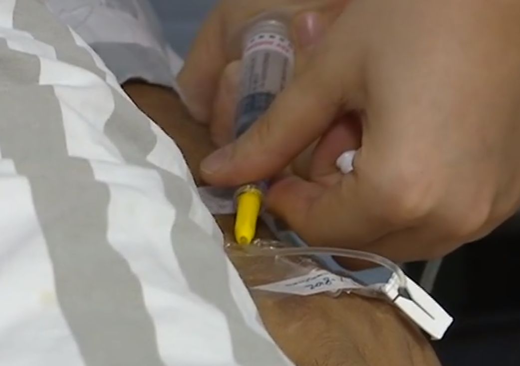 男子喝了碗凉茶，竟然喝出肾衰竭！这些体质的人喝茶要当心