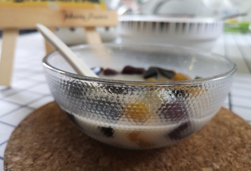 龟苓膏芋圆椰奶,做了一份超级治愈的龟苓膏甜品