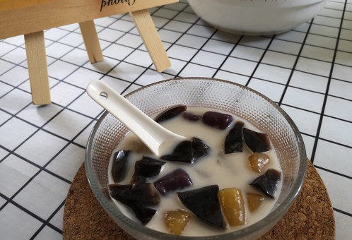 龟苓膏芋圆椰奶,做了一份超级治愈的龟苓膏甜品