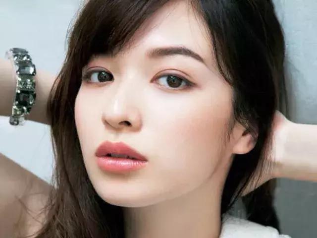 脸部脱妆了应该怎么补妆,脱妆怎么补救最强补妆大法来啦