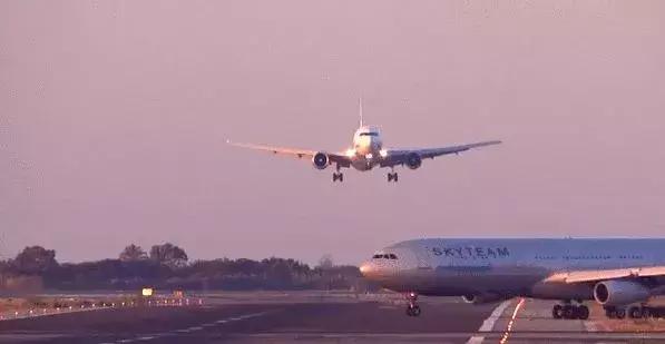 飞机是怎么飞上天的讲解一下,飞机是如何飞行的教案