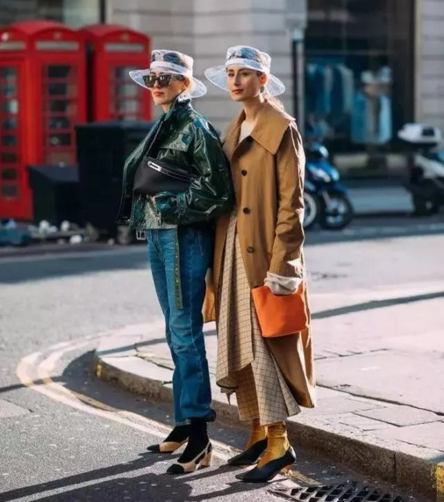 半个时尚圈都穿上的pvc到底什么鬼?!看完真的爱上了!