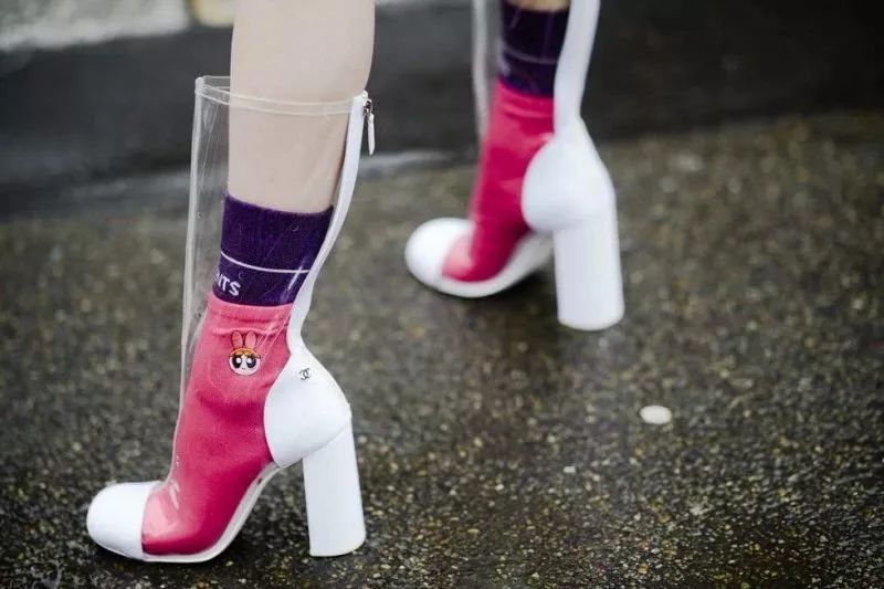 半个时尚圈都穿上的pvc到底什么鬼?!看完真的爱上了!