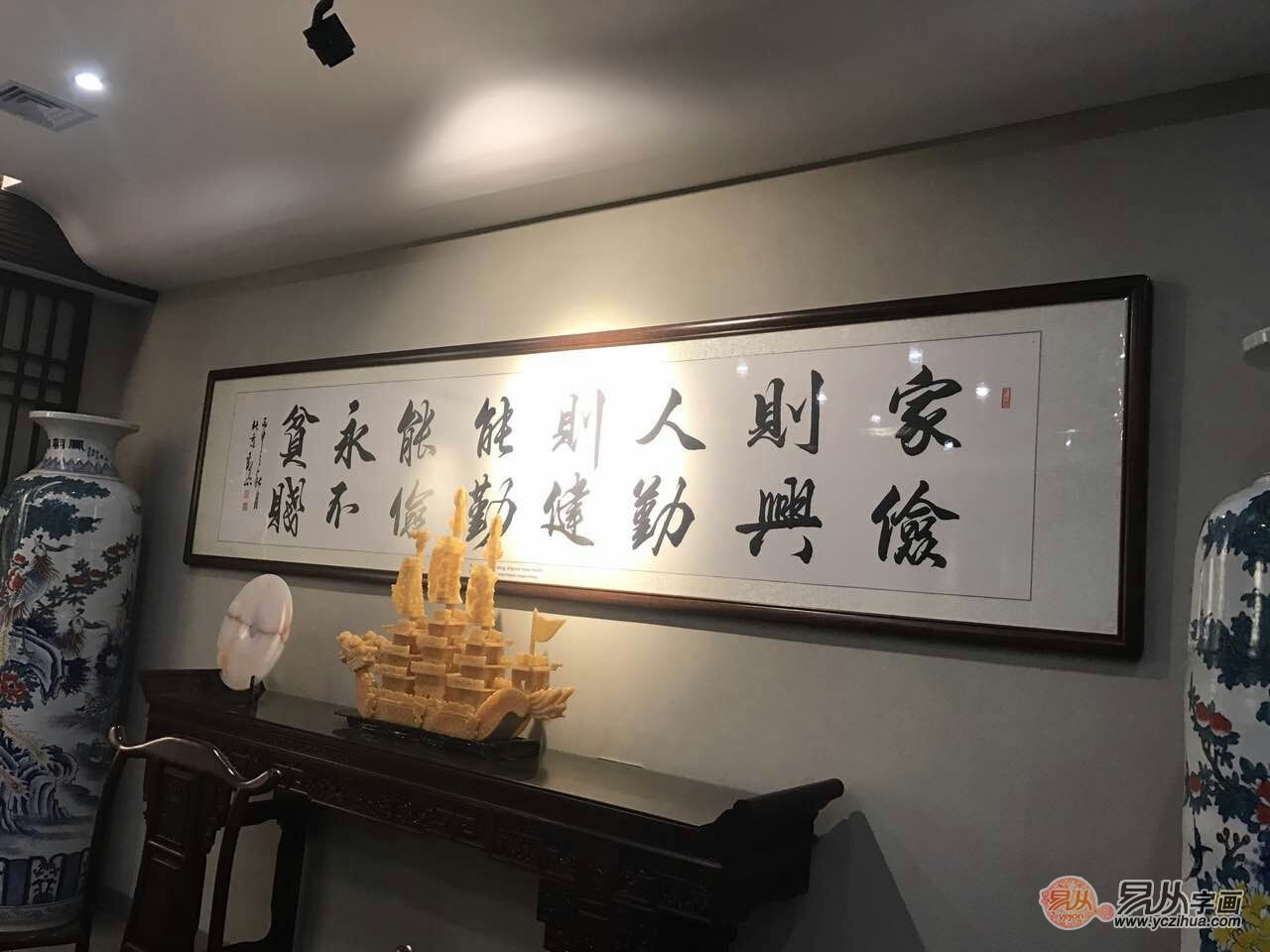 高端大气客厅装饰字画图片,现代简约客厅书法挂画