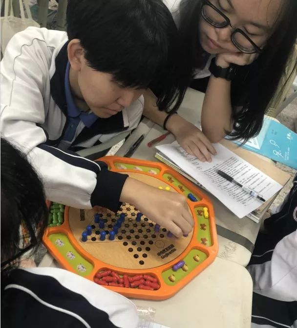 用宫斗剧给学生上爱情课的历史老师｜教育达人