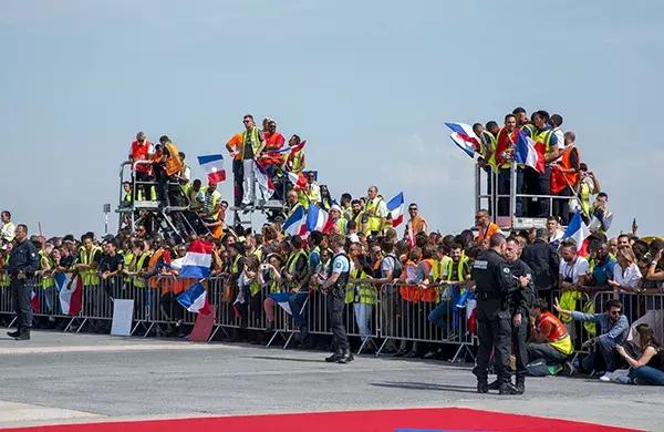 法胖带着法国队明星回家