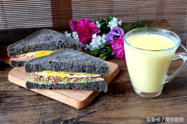 快手早餐10分钟搞定松饼式三明治,简单又美味五分钟搞定早餐三明治