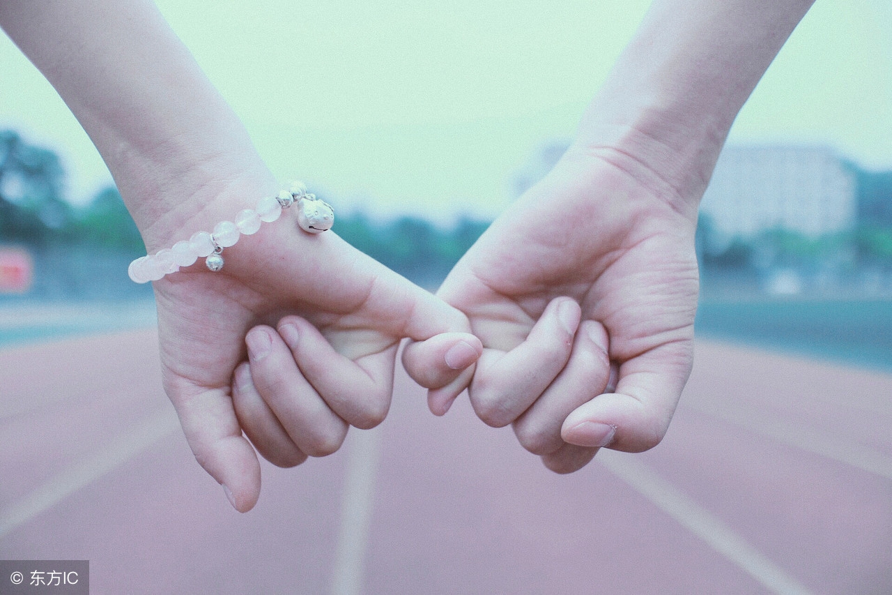 不论是恋爱的女孩还是结婚的女人都不要向男人开口要钱花,长点心