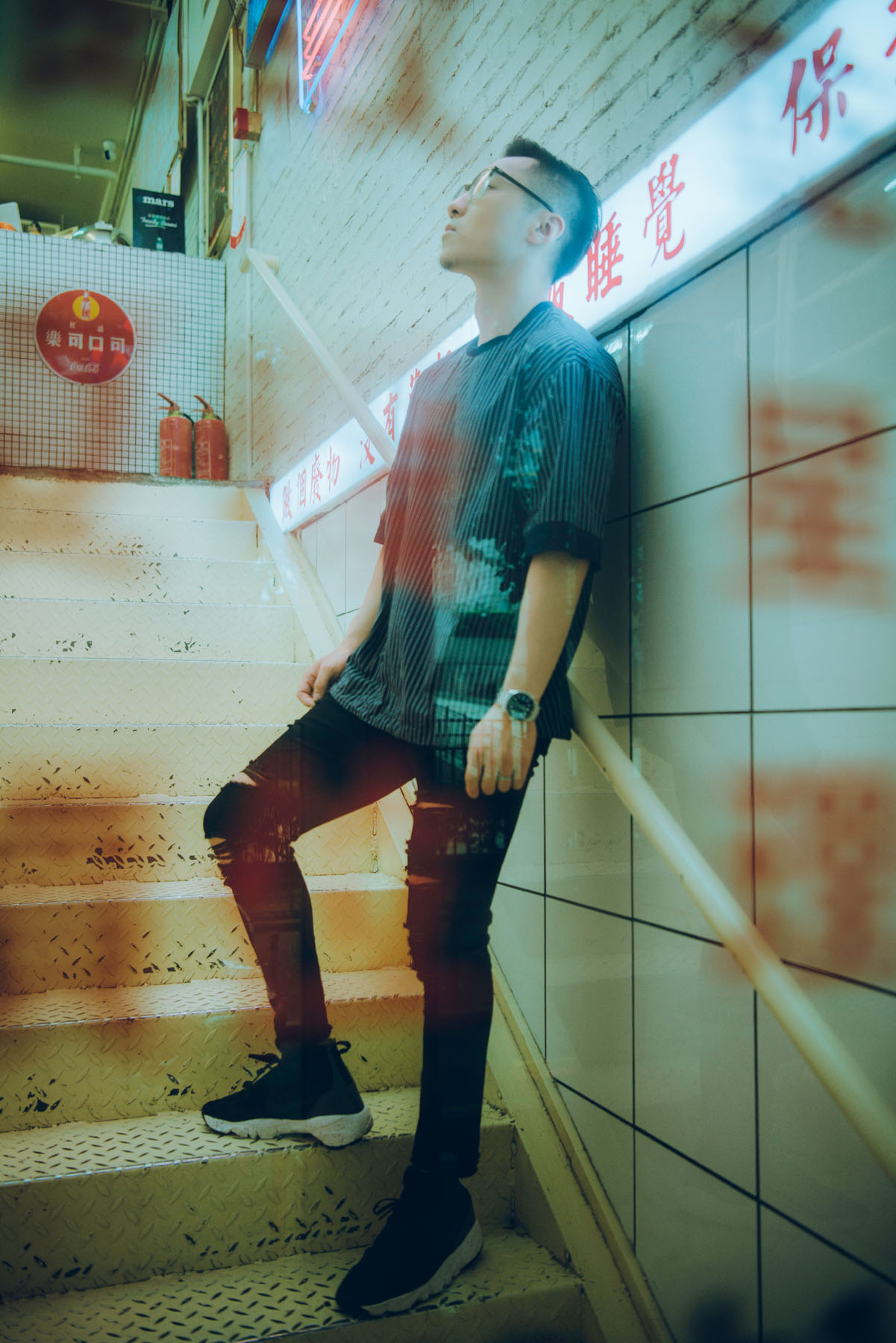 他是新与旧的对立面对话Hollister店铺经理Edward