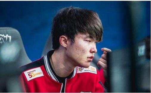 感受LOL魔王的愤怒吧 Faker排位爆锤四名SKT队友 狂买6本杀人书