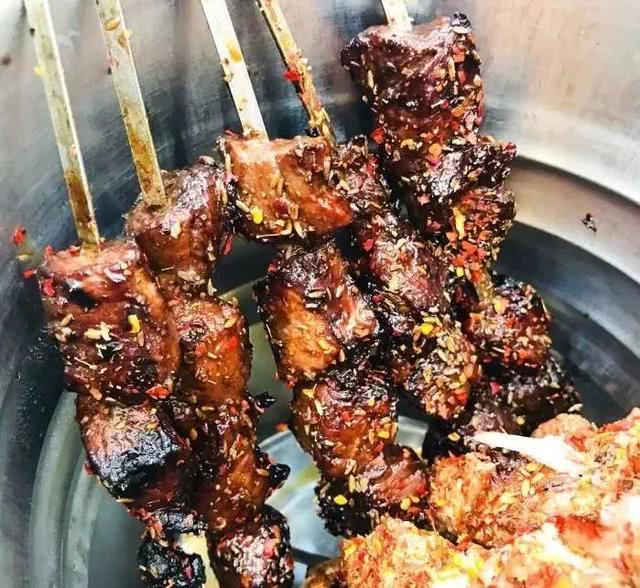 藏在市中心的美食街，吃一年都吃不够！第一个就是北京人爱吃的