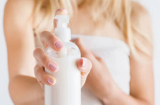 皮肤黑想美白，4个全身美白技巧，让皮肤从头白到脚