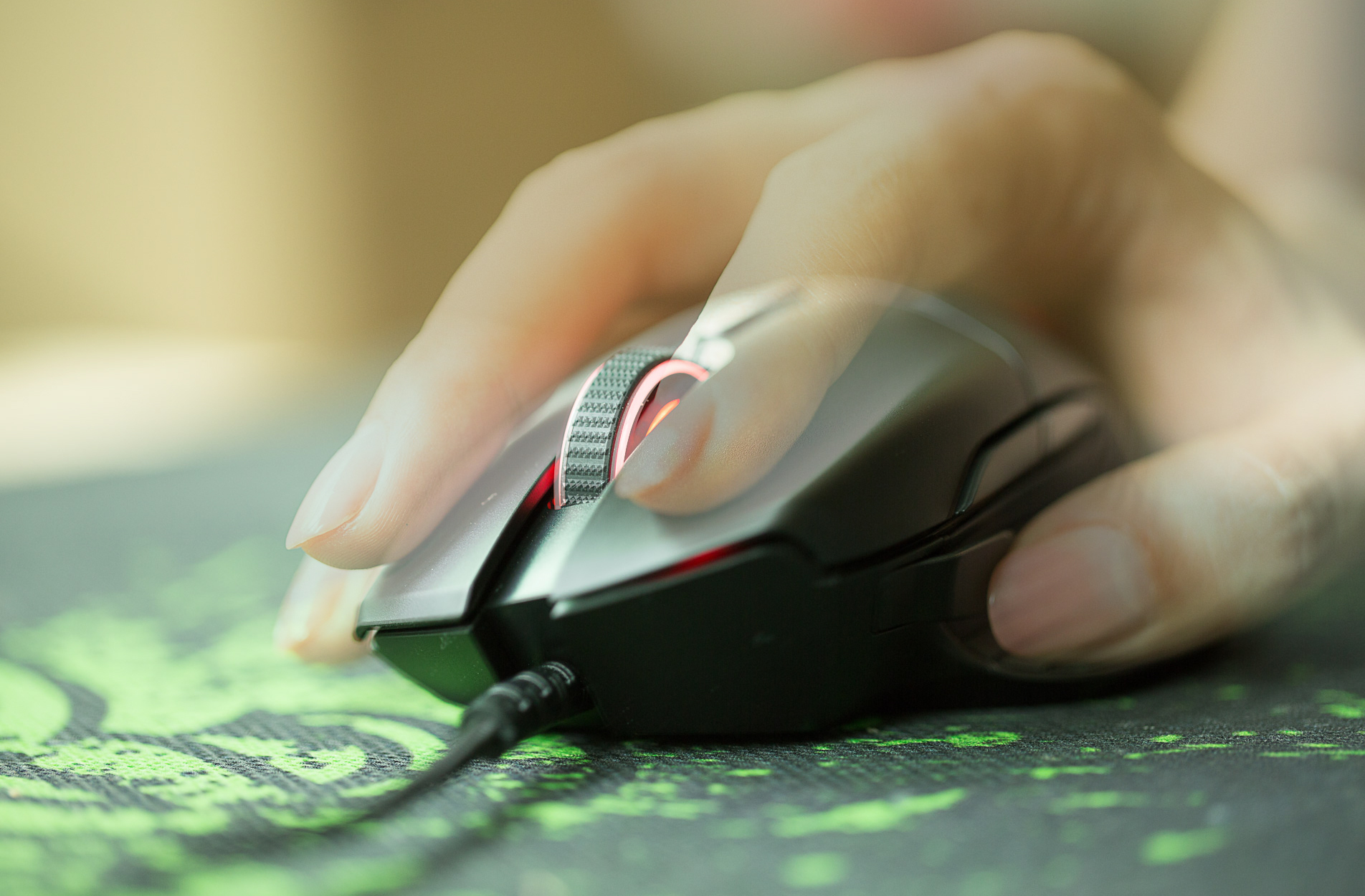 为fps而生的游戏本,雷蛇razer蝰蛇标准版游戏实测