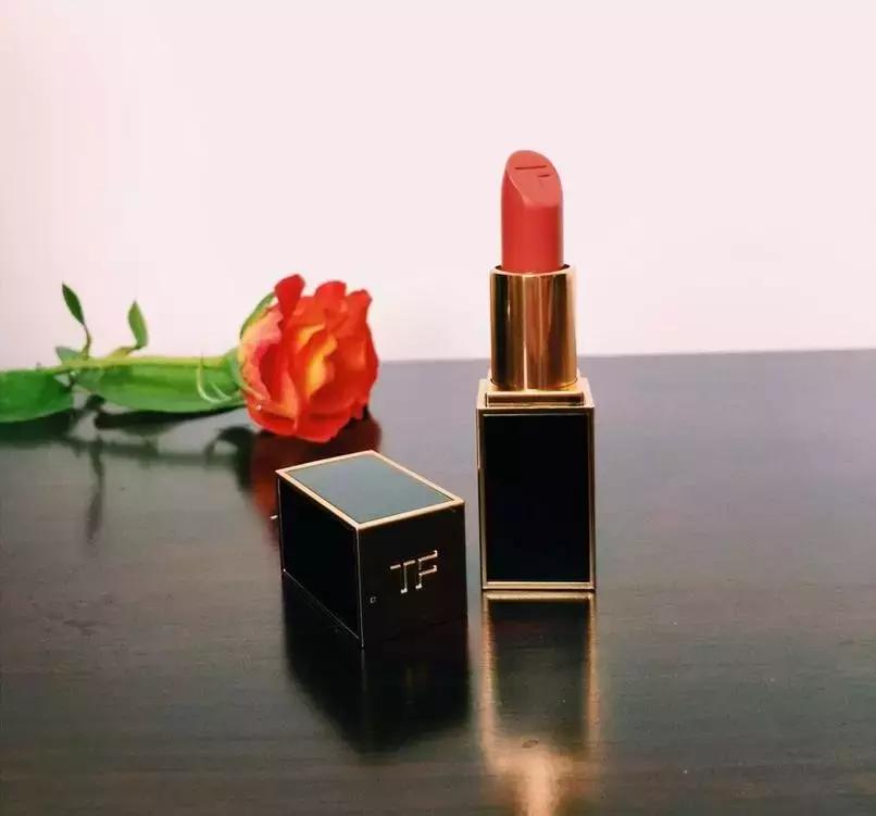 她用200万面霜公开打脸小红书女星？娱乐圈化妆品同款扒料！