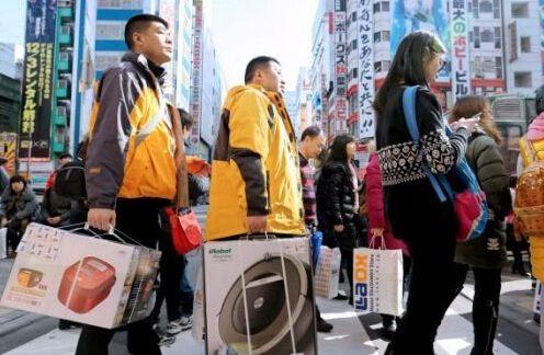 日本游客到泰国买东西,泰国游客抢购中国东西
