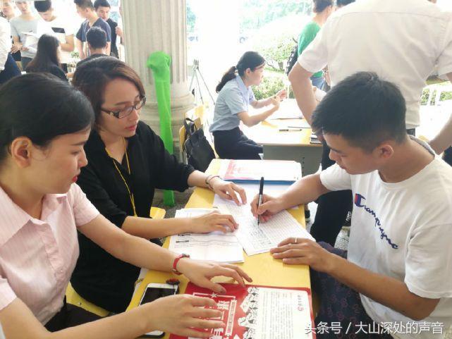 面试官：用3个9组成一个最大的数？回答9的99次方被淘汰