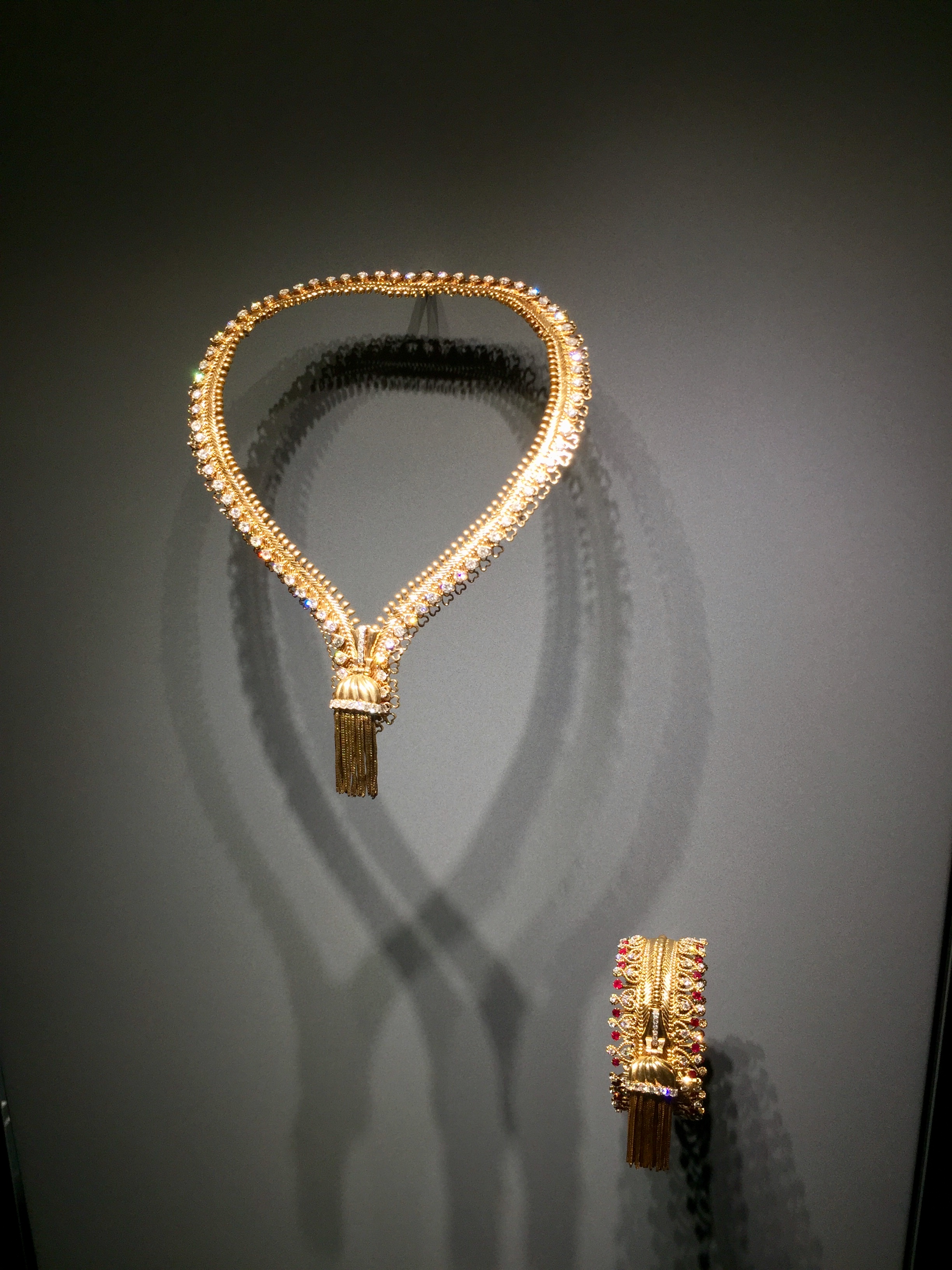 梵克雅宝黑色的四叶草是什么宝石,梵克雅宝四叶草是珠宝吗