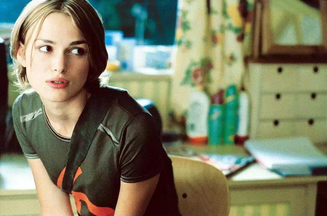 平胸也可以很高级,凯拉奈特莉颜值巅峰