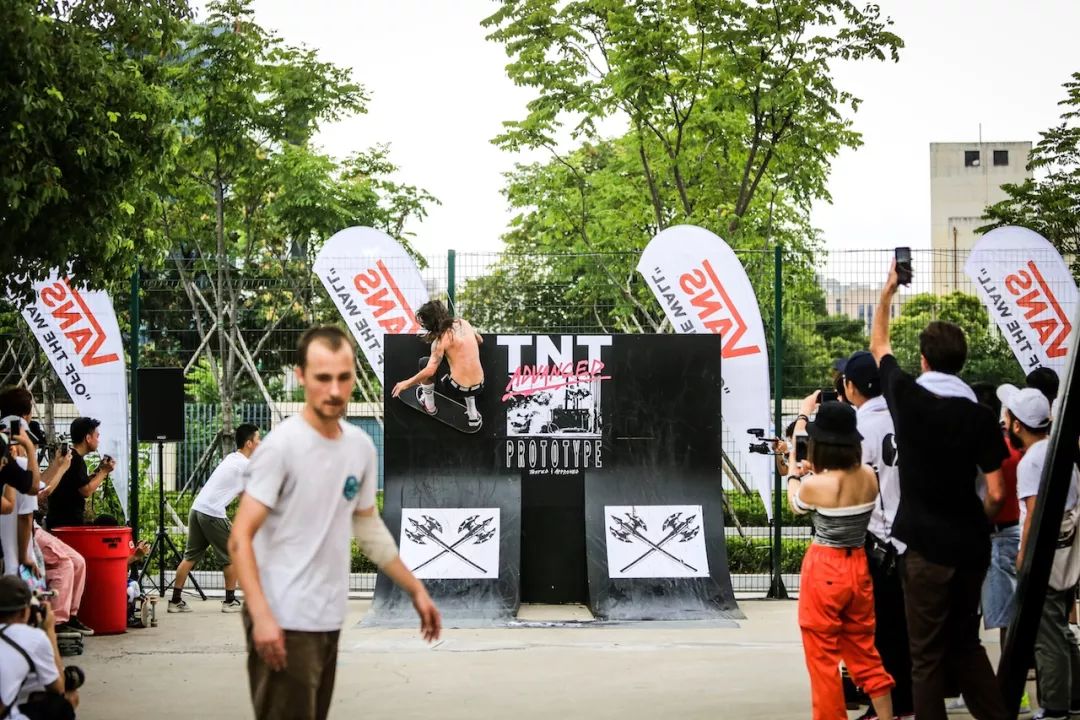 潮闻快食知名鞋店Solebox要求买家上脚离店!