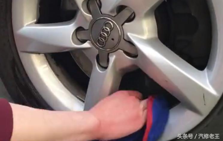 轮毂脏了用洁厕灵行吗,洁厕灵可以清洗轿车轮毂吗