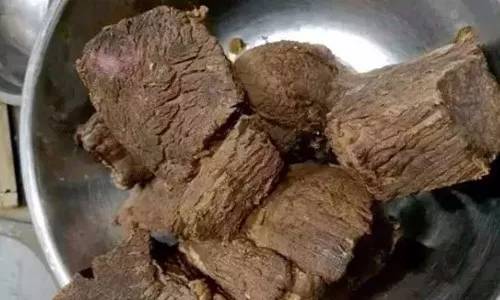 卤菜发黑发酸怎么治,卤菜发黑的原因和解决方法