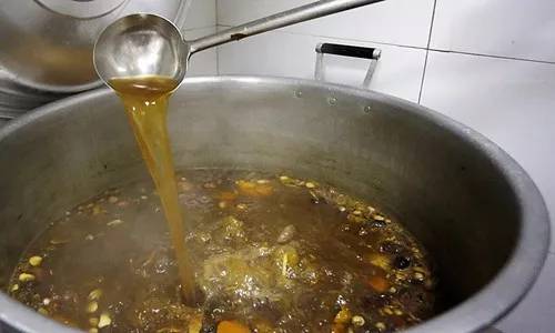 卤菜发黑发酸怎么治,卤菜发黑的原因和解决方法