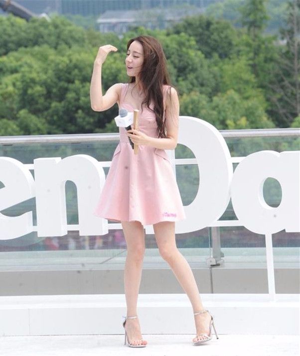 迪丽热巴穿厚面包鞋,迪丽热巴高跟鞋怎么那么稳