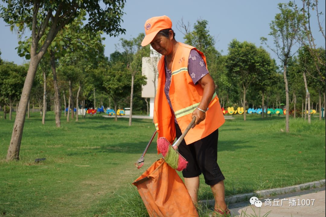 「炎夏商丘：致敬最美劳动者」烈日下、人海中、车流里……那一道金色的亮光！