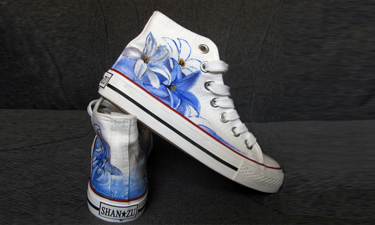 国产的帆布鞋在国外很受欢迎,国货帆布鞋不显logo