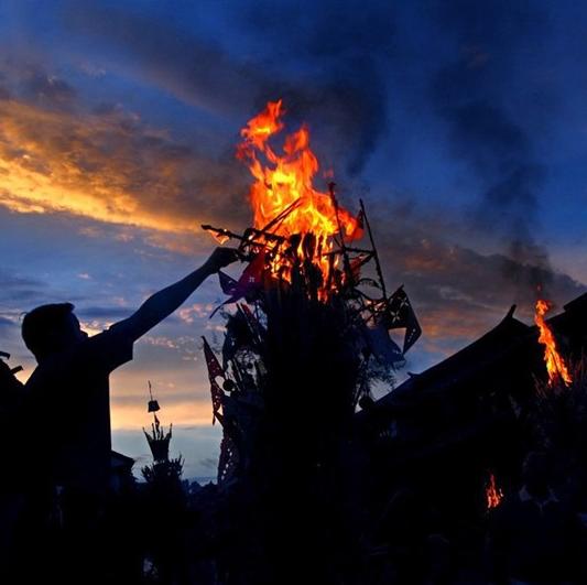 宁可错过世界杯也不要错过云南的火把节！