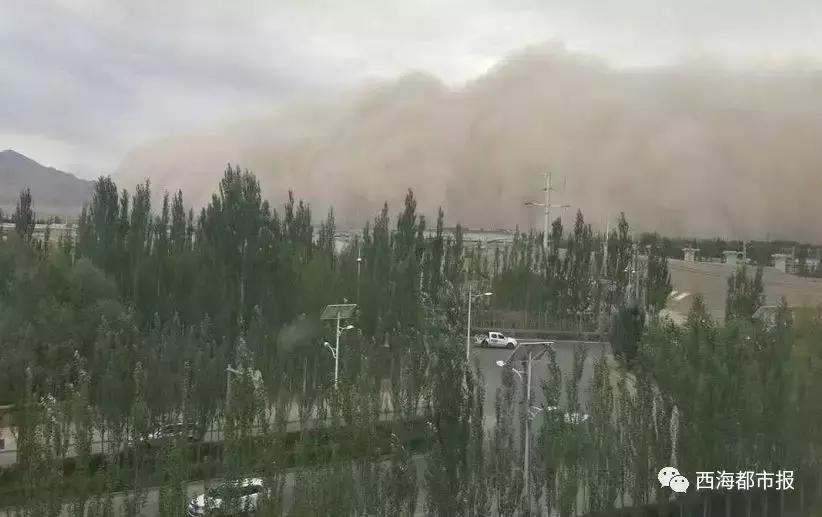沙尘暴袭击格尔木,漫天黄沙沙尘暴来袭