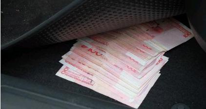 床头有这几样东西建议赶紧扔掉,床头有这几样东西建议大家扔掉