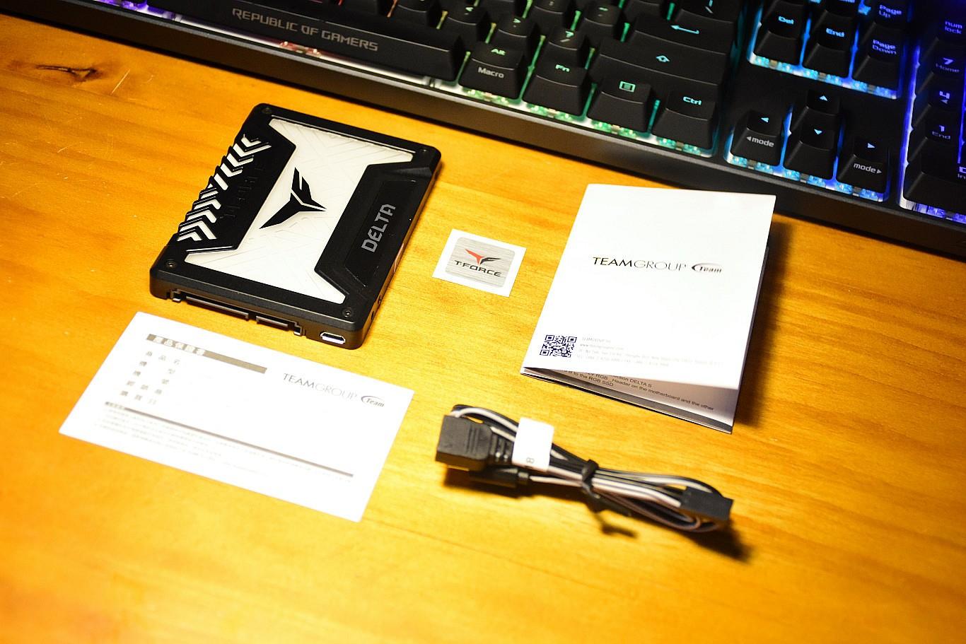 只有CPU不能RGB了！十铨 T-Force Delta RGB 250GB 固态硬盘开箱
