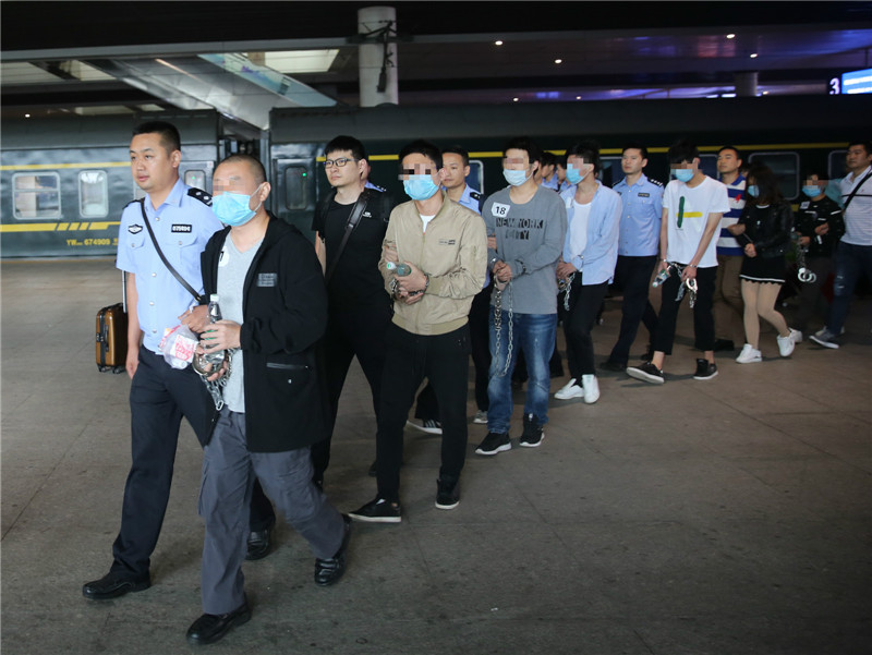 如何规避荐股骗局,天上不会掉馅饼骗人的视频