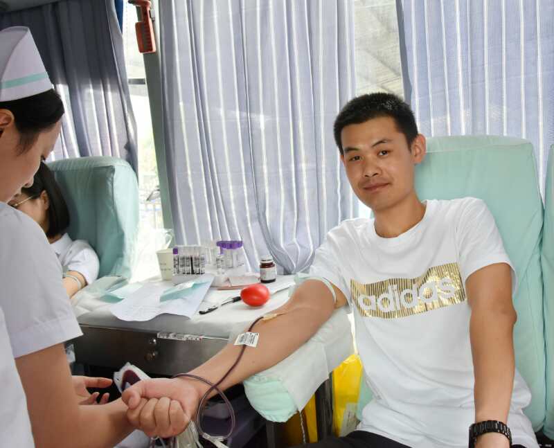 白衣天使无偿献血爱心传递,无偿献血传递爱心有爱就有希望