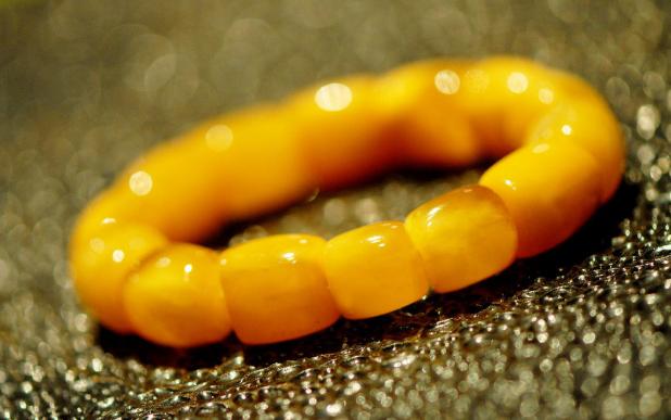 蜜蜡越盘越失去光泽,蜜蜡起不起荧光反应