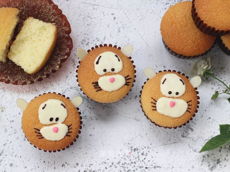 用刮刀做纸杯蛋糕装饰的视频,没有奶油纸杯蛋糕怎么装饰