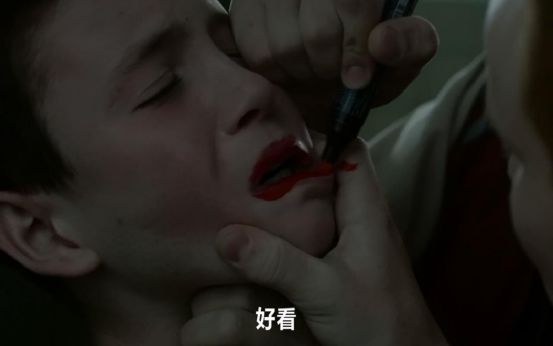 受不了原生家庭的疼，他选择杀死自己来获得重生