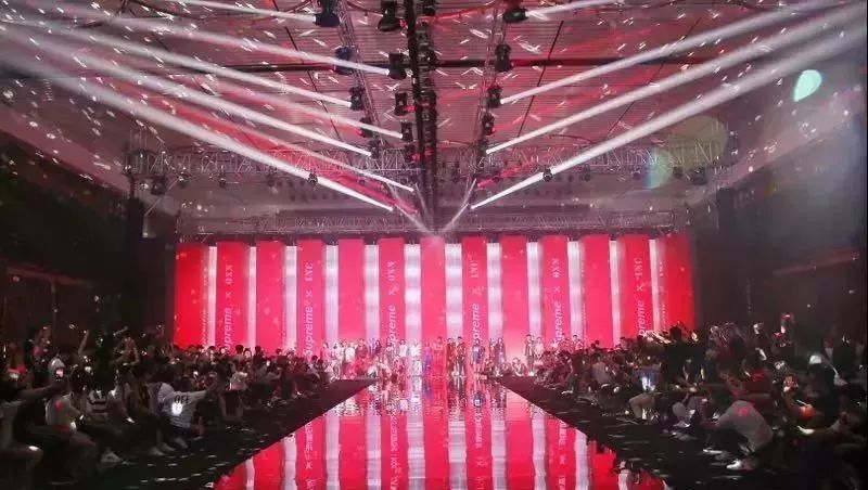 这次，国潮丢了中国的脸！国内第一家Supreme开业！专卖合法“山寨货”！