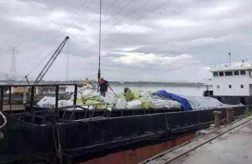 韩国又耍新花招,旧衣服运到中国当新的卖,部分衣服竟来自太平间