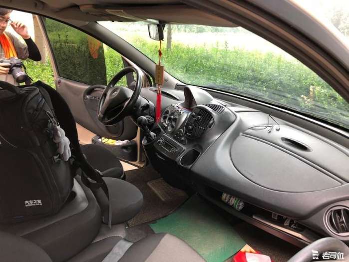 前排可以坐三个人的货车,众泰六座mpv