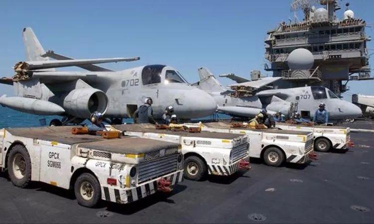 中国航母工资待遇,航母飞行员每月工资多少呢