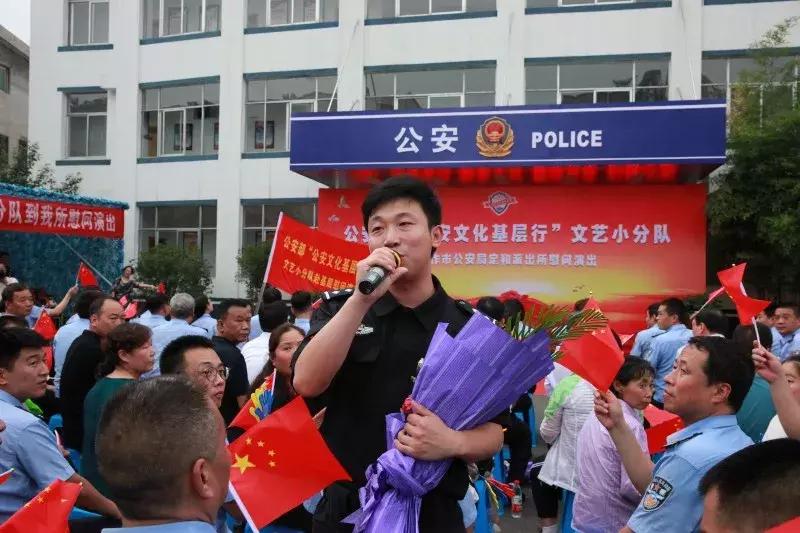 走进警营双拥文艺演出,警营文化下基层传递温暖显真情