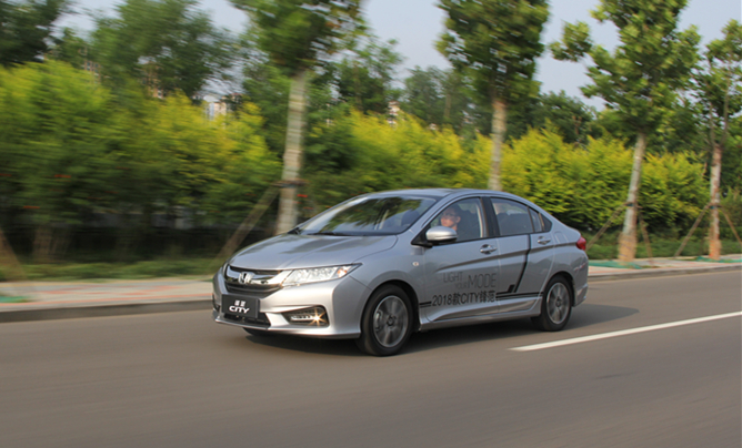 本田锋范1.8试驾,动力空间都不错的车