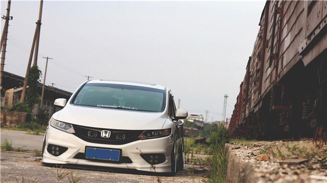 从“背书包穿校服”到毕业一身朴素白衣，福建车友打造超帅本田杰德