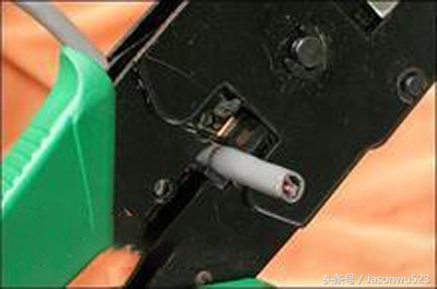 电脑怎么正确接网线,自己如何在家给电脑接网线