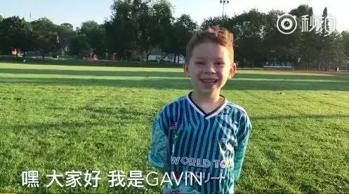 “假笑boy”的微笑，为什么看着那么假？