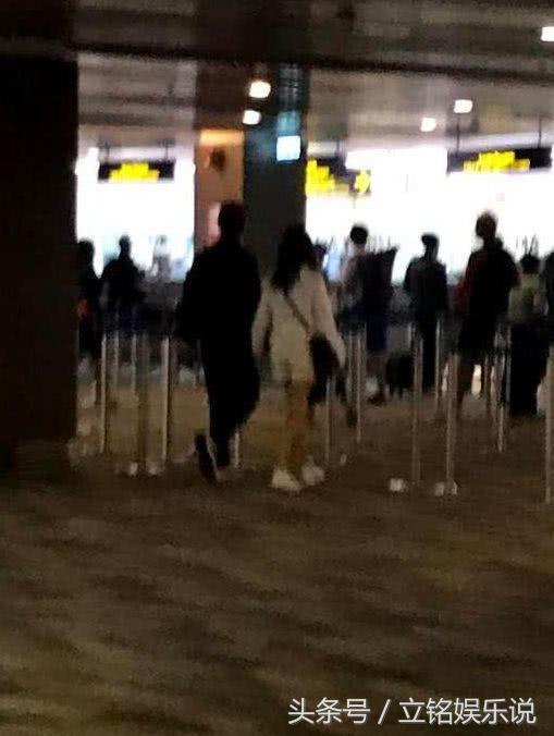 郑嘉颖巴厘岛结婚却让亲友团自费买机票？被吐槽比郭富城还小气！