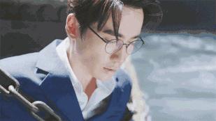 朱一龙自己采访自己尬聊,朱一龙自己尬聊