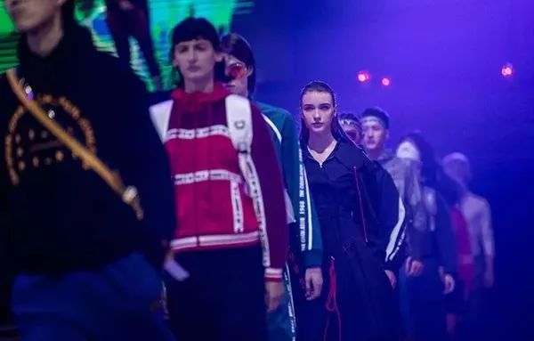 领克01的质感比得上帕萨特吗,领克01轮胎使用效果